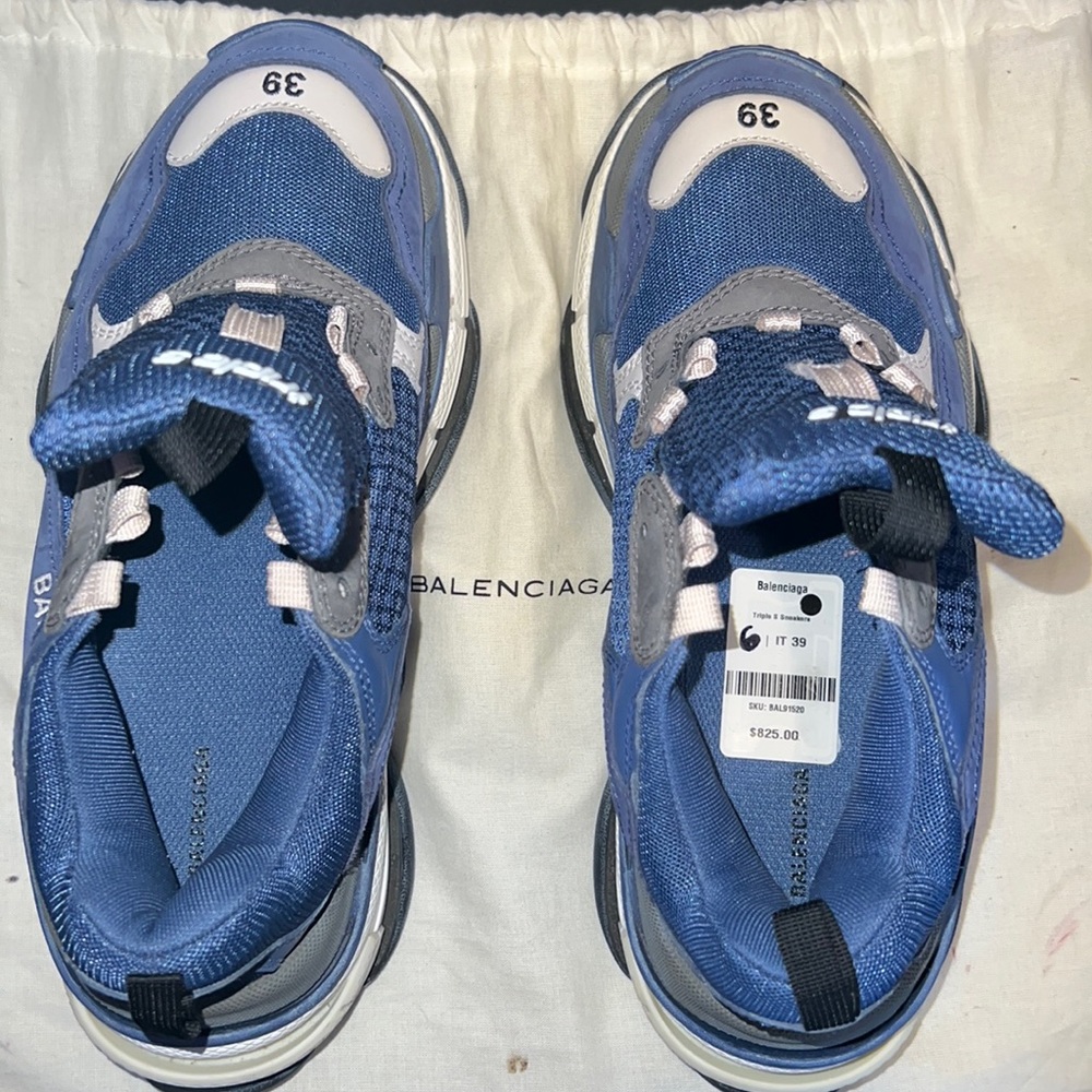 Navy and grey triple s sneaker